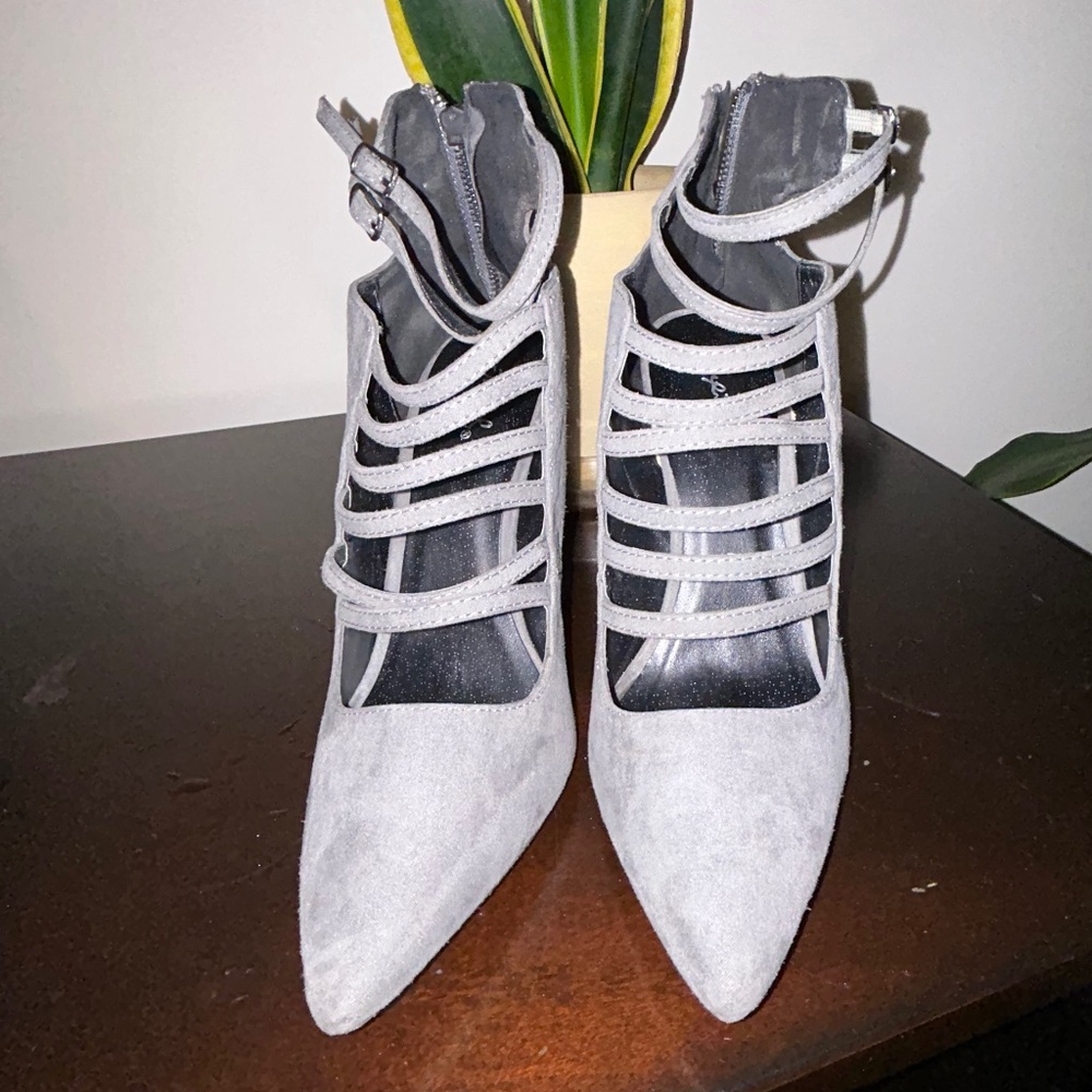 Gray heels